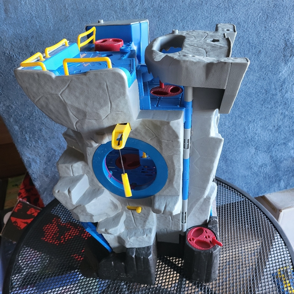 2007 Fisher-Price Imaginext DC Super Friends Batcave - Picture 4 of 4